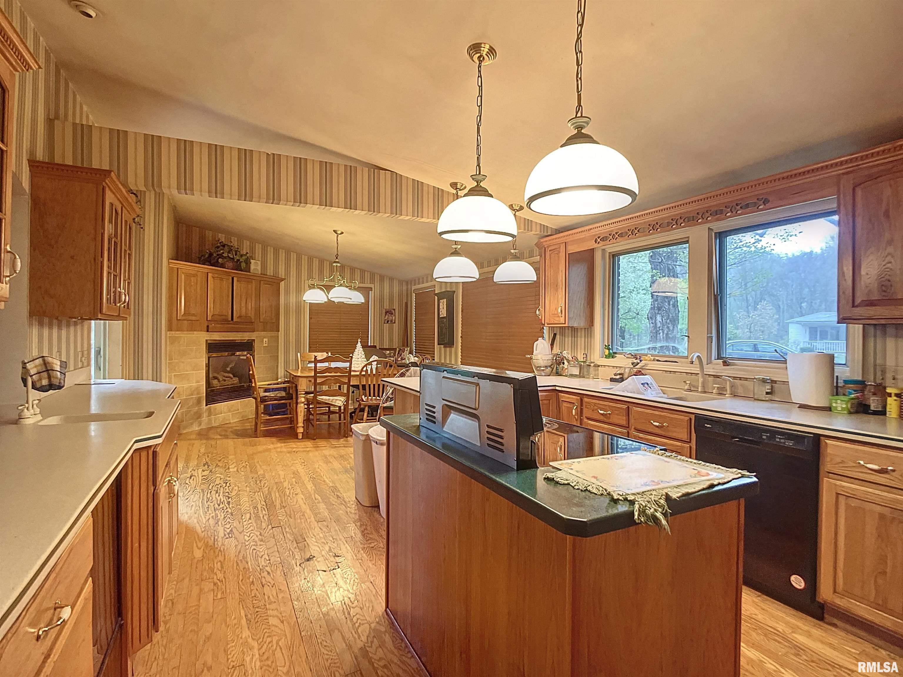 49 Hawthorne Road Rock Island, IL 61201 - Photo 7 of 27 Gallery Image 7
