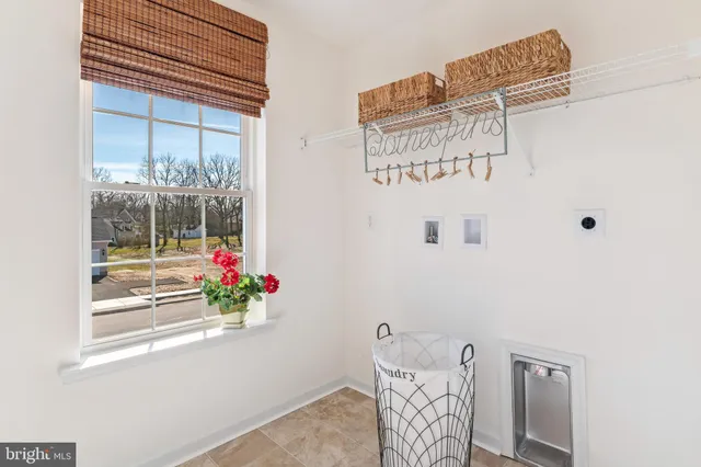 a view of utility room