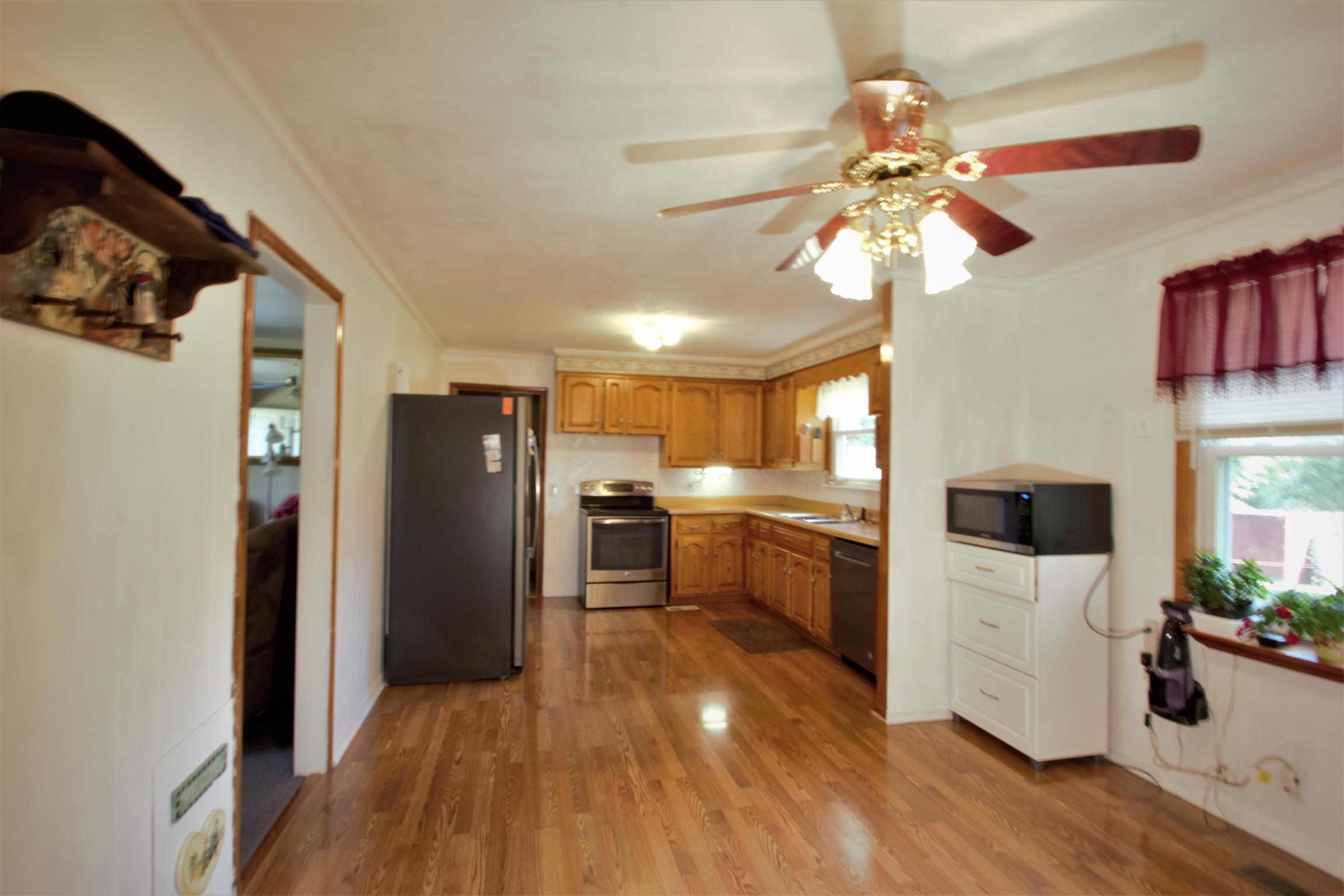 667 Central Valley Road Murfreesboro, TN 37129 - Photo 8 of 14 Dinning/kithchen