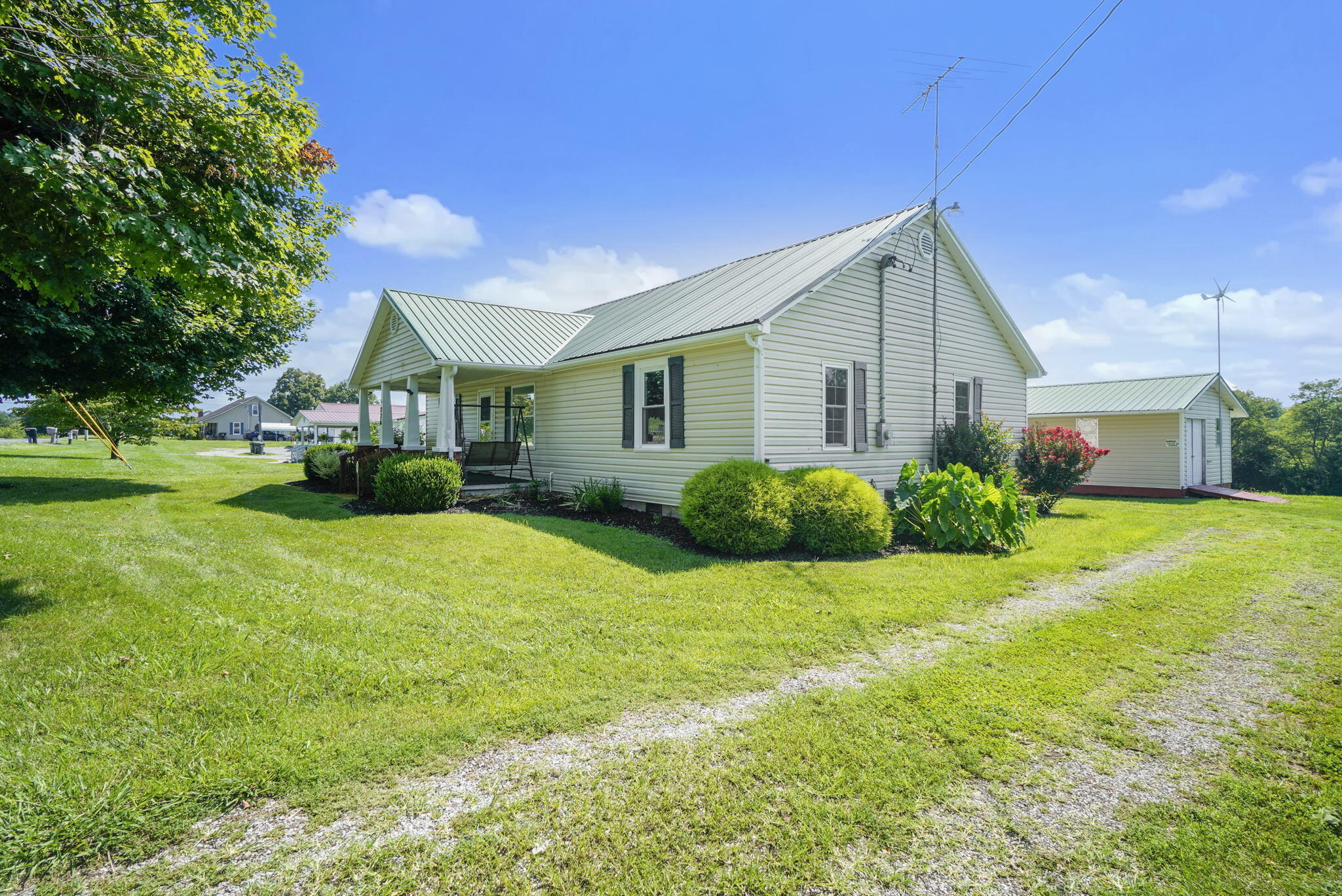 276 Opie Arnold Road Limestone, TN 37681 - Photo 3 of 21 18-web-or-mls-JH-Wed 20220803-065