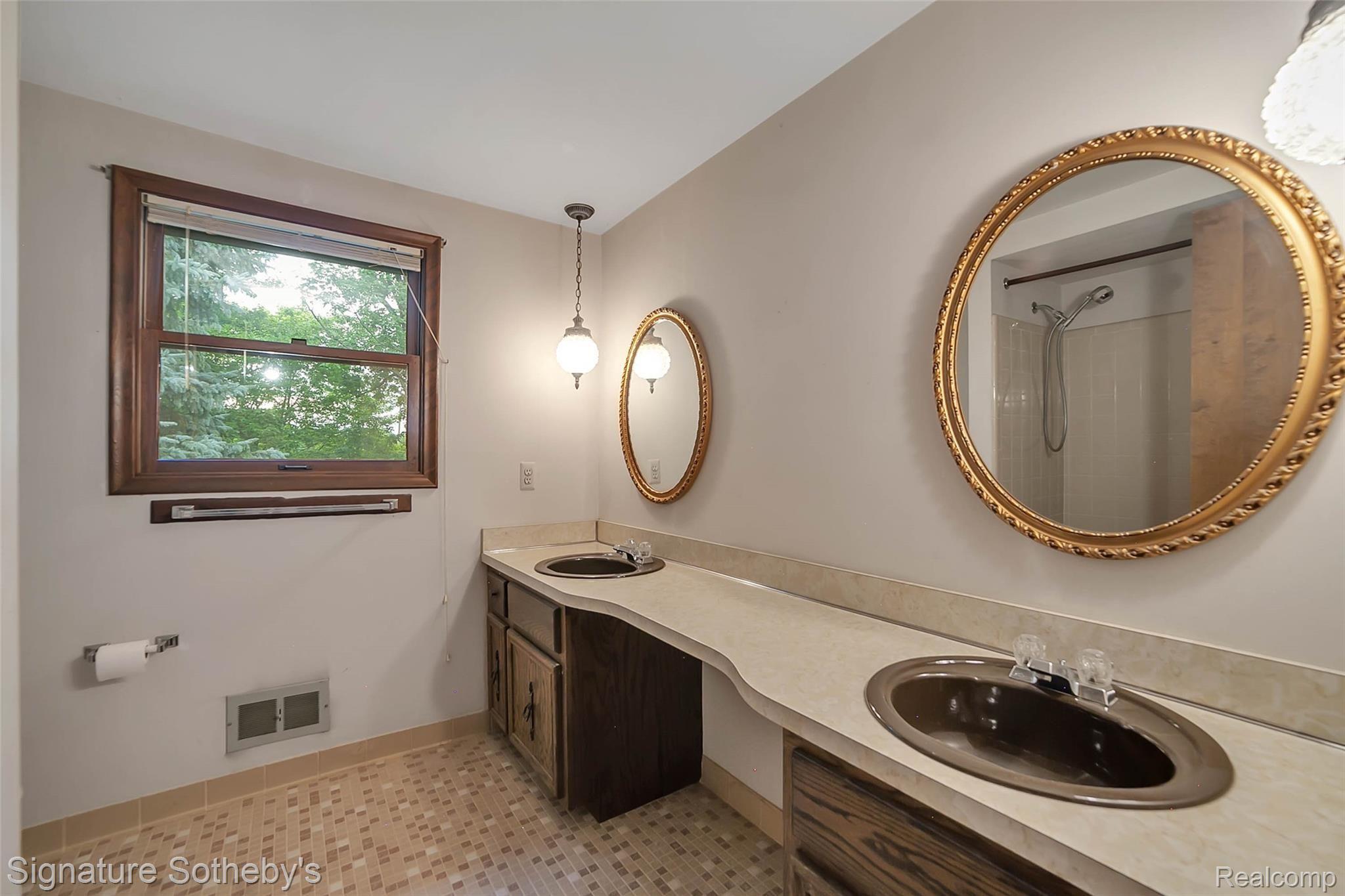 972 Homestead Court Rochester, MI 48309 - Photo 40 of 53 D513ECBB-9276-4322-92FE-C682FB9B8F98.jpeg