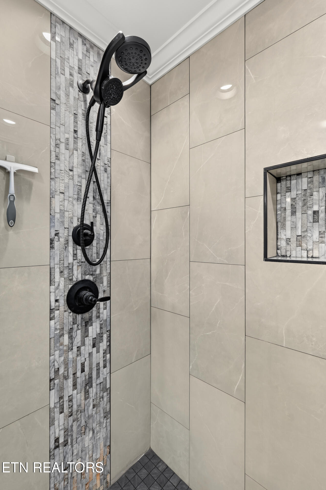 819 Edna Garland Road Maryville, TN 37801 - Photo 22 of 45 Master shower