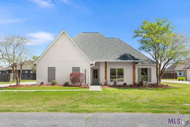 $2,250 | 6302 Pelican Crossing Drive, Gonzales, LA 70737