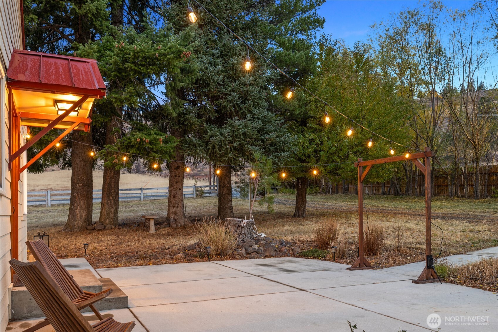 1371 Bettas Road Cle Elum, WA 98922 - Photo 22 of 40 a view of a backyard