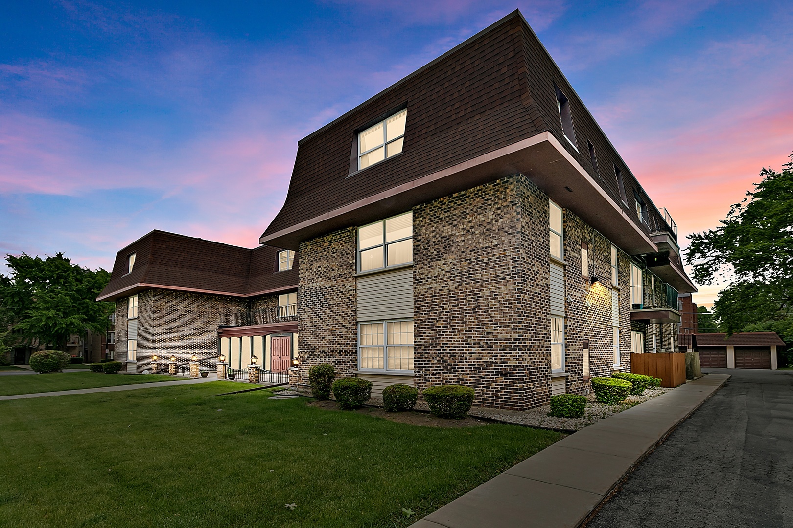475 Shenstone Road, Unit 204 Riverside, IL 60546 - Photo 1 of 26