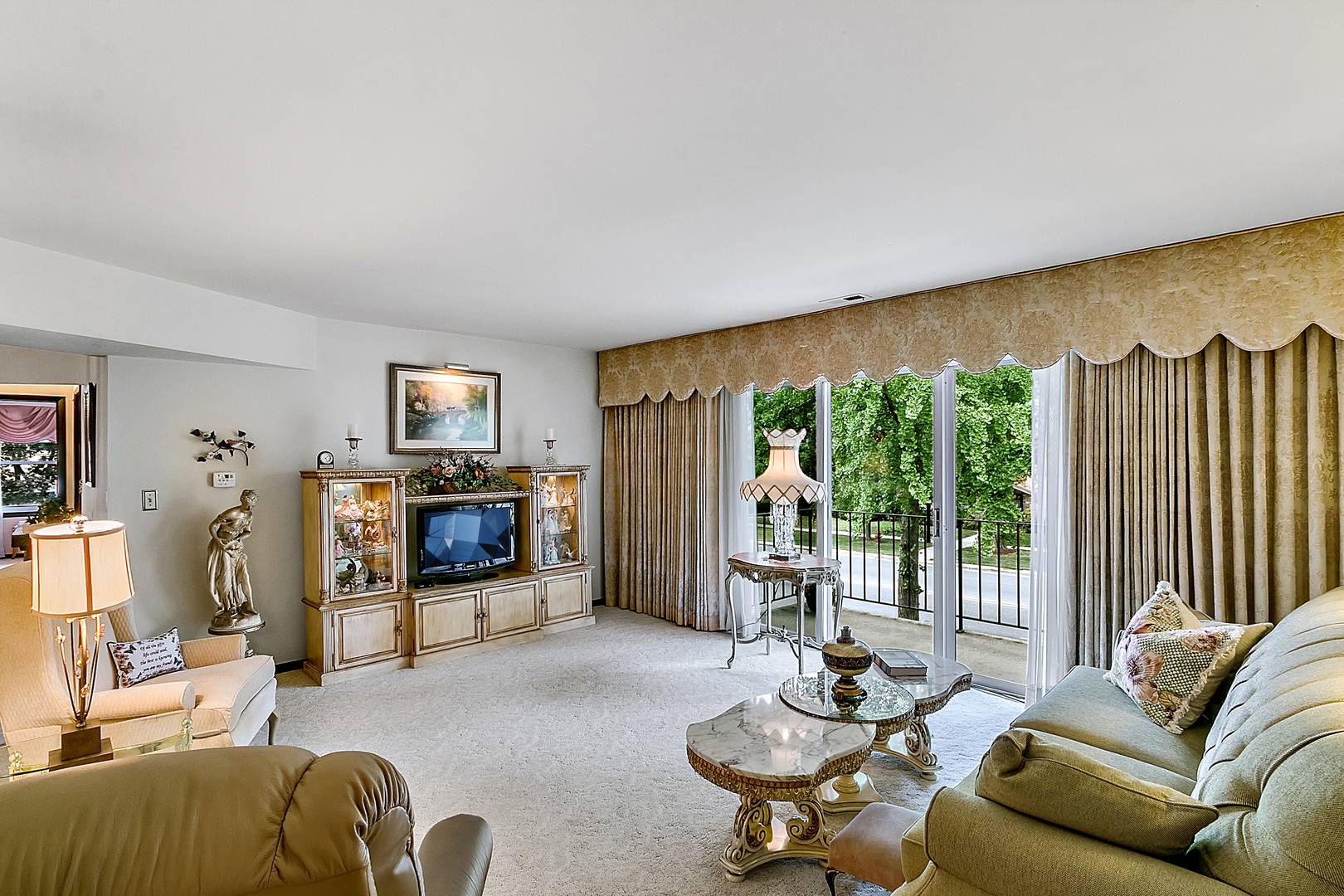 475 Shenstone Road, Unit 204 Riverside, IL 60546 - Photo 3 of 26