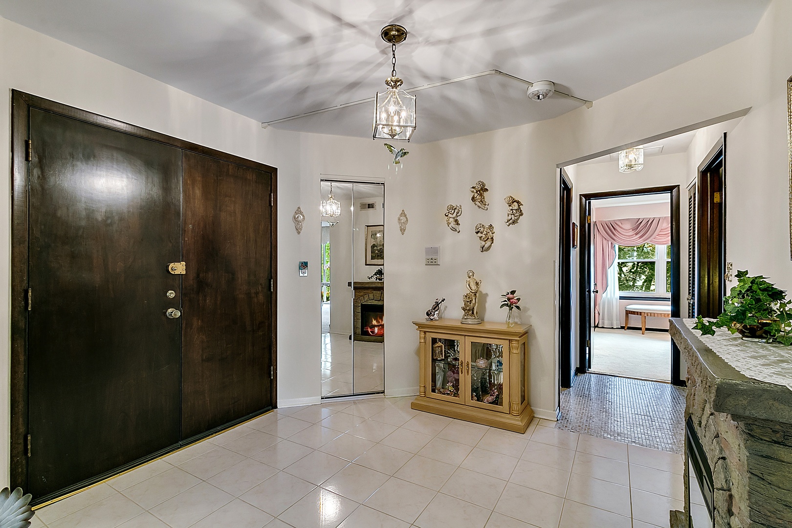 475 Shenstone Road, Unit 204 Riverside, IL 60546 - Photo 7 of 26