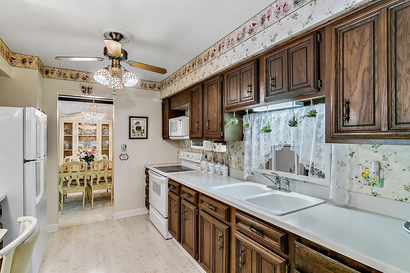 475 Shenstone Road, Unit 204 Riverside, IL 60546 - Photo 8 of 26