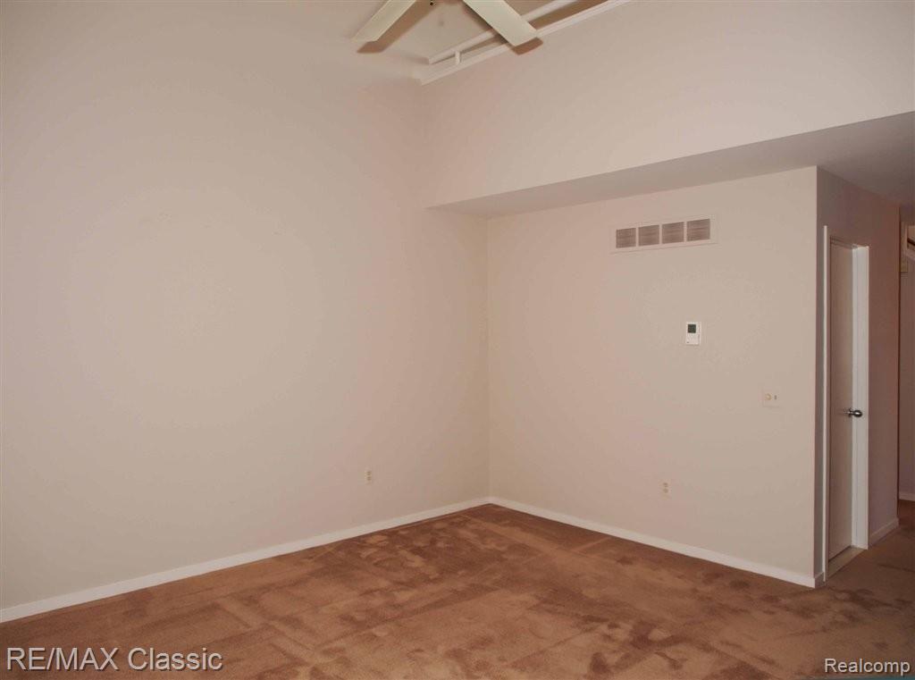 730 Hamilton Court, Unit 114 Rochester, MI 48307 - Photo 8 of 23 P6190008.JPG