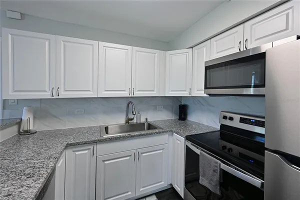$199,000 | 2901 26th Street West, Unit 320, Bradenton, FL 34205