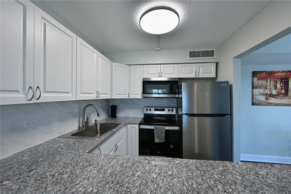 $199,000 | 2901 26th Street West, Unit 320, Bradenton, FL 34205
