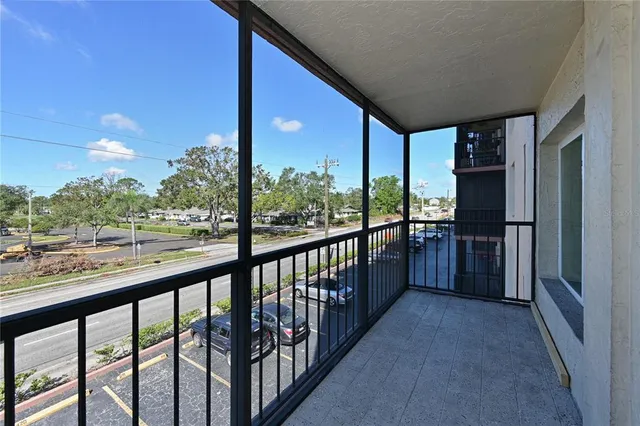$210,000 | 2901 26th Street West, Unit 320, Bradenton, FL 34205