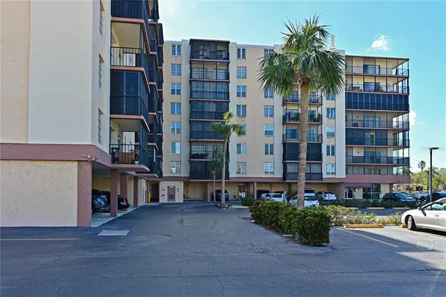 $210,000 | 2901 26th Street West, Unit 320, Bradenton, FL 34205