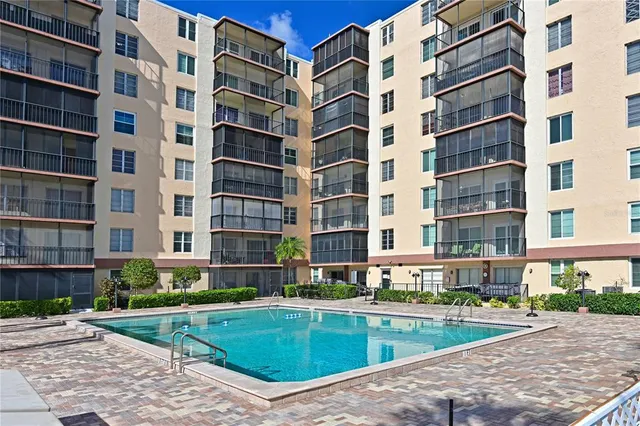 $210,000 | 2901 26th Street West, Unit 320, Bradenton, FL 34205