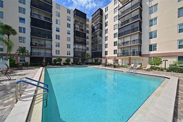 $210,000 | 2901 26th Street West, Unit 320, Bradenton, FL 34205