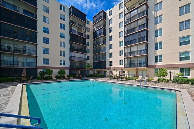 $210,000 | 2901 26th Street West, Unit 320, Bradenton, FL 34205