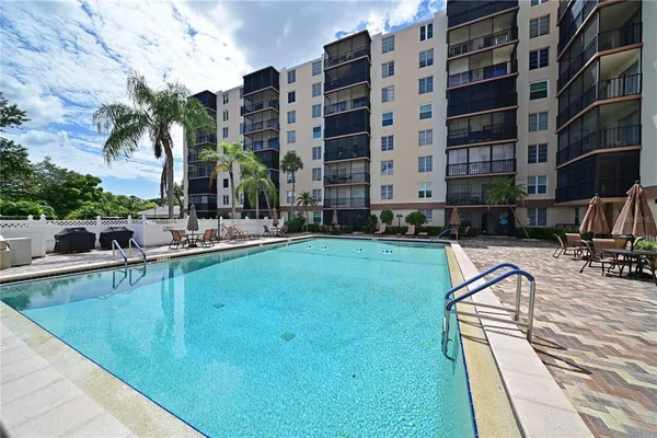 $199,000 | 2901 26th Street West, Unit 320, Bradenton, FL 34205