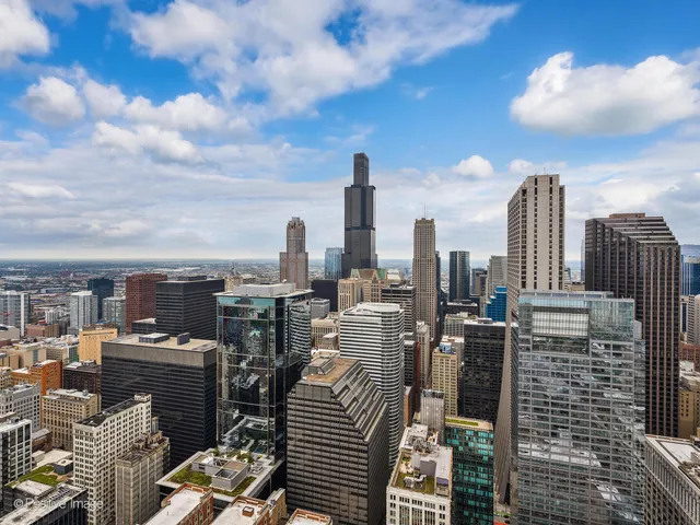 $1,000,000 | 60 East Monroe Street, Unit 2001, Chicago, IL 60603