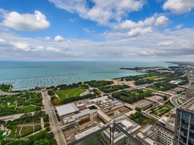 $1,000,000 | 60 East Monroe Street, Unit 2001, Chicago, IL 60603