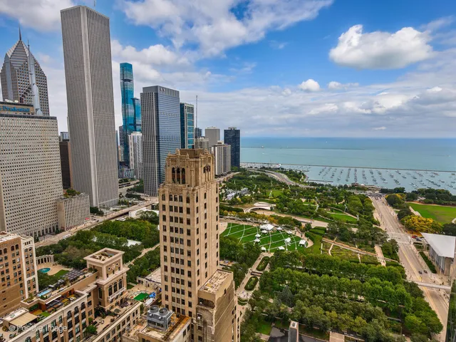 $1,000,000 | 60 East Monroe Street, Unit 2001, Chicago, IL 60603