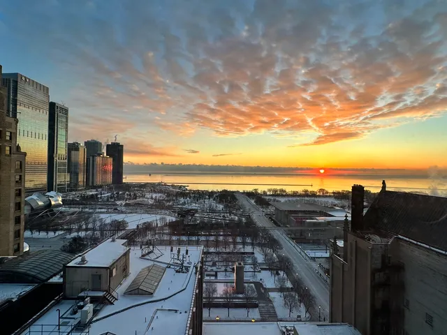 $1,000,000 | 60 East Monroe Street, Unit 2001, Chicago, IL 60603