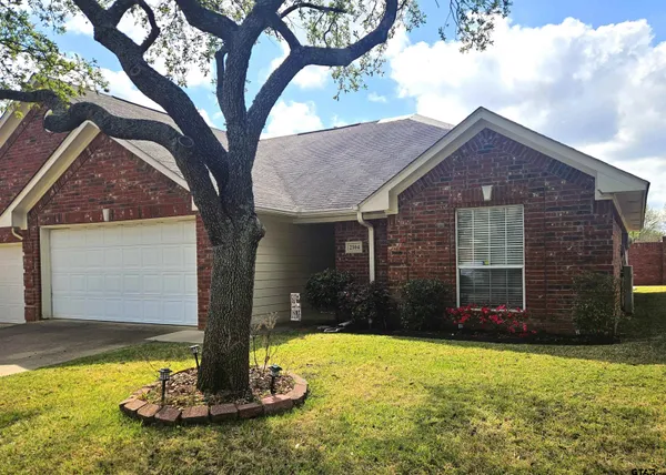 $225,000 | 5401 Hollytree Drive, Unit 2104, Tyler, TX 75703