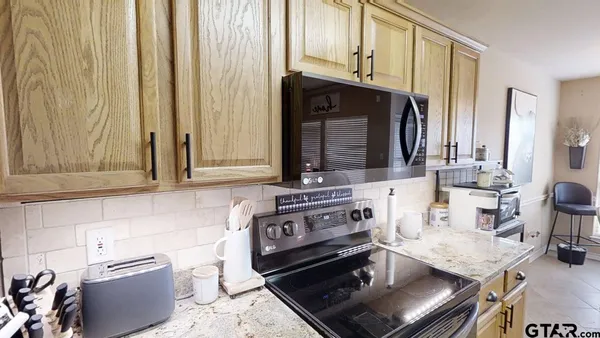 $225,000 | 5401 Hollytree Drive, Unit 2104, Tyler, TX 75703