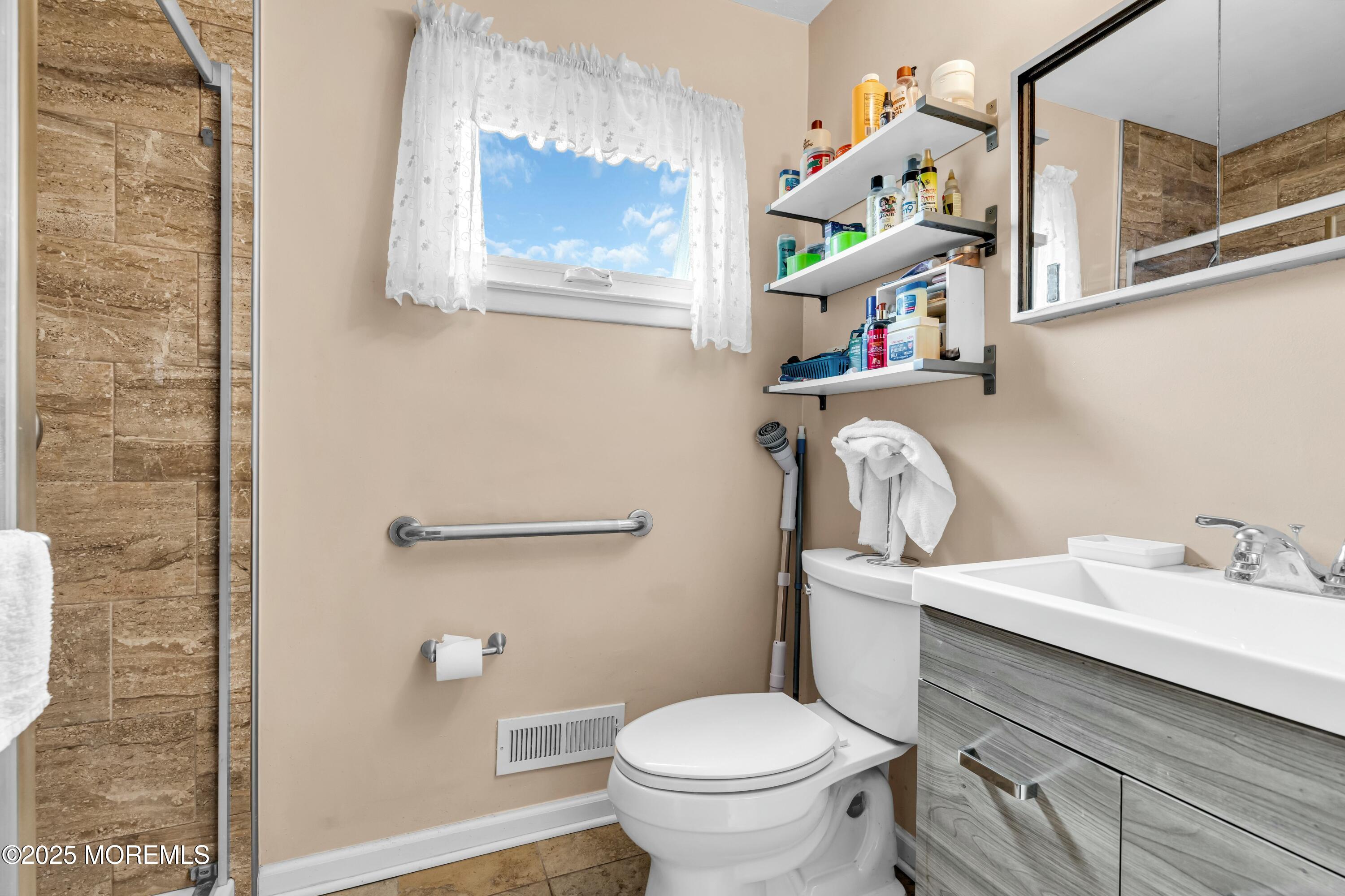 10 Rutgers Terrace Neptune Township, NJ 07753 - Photo 8 of 14 tempImageKiZmBc