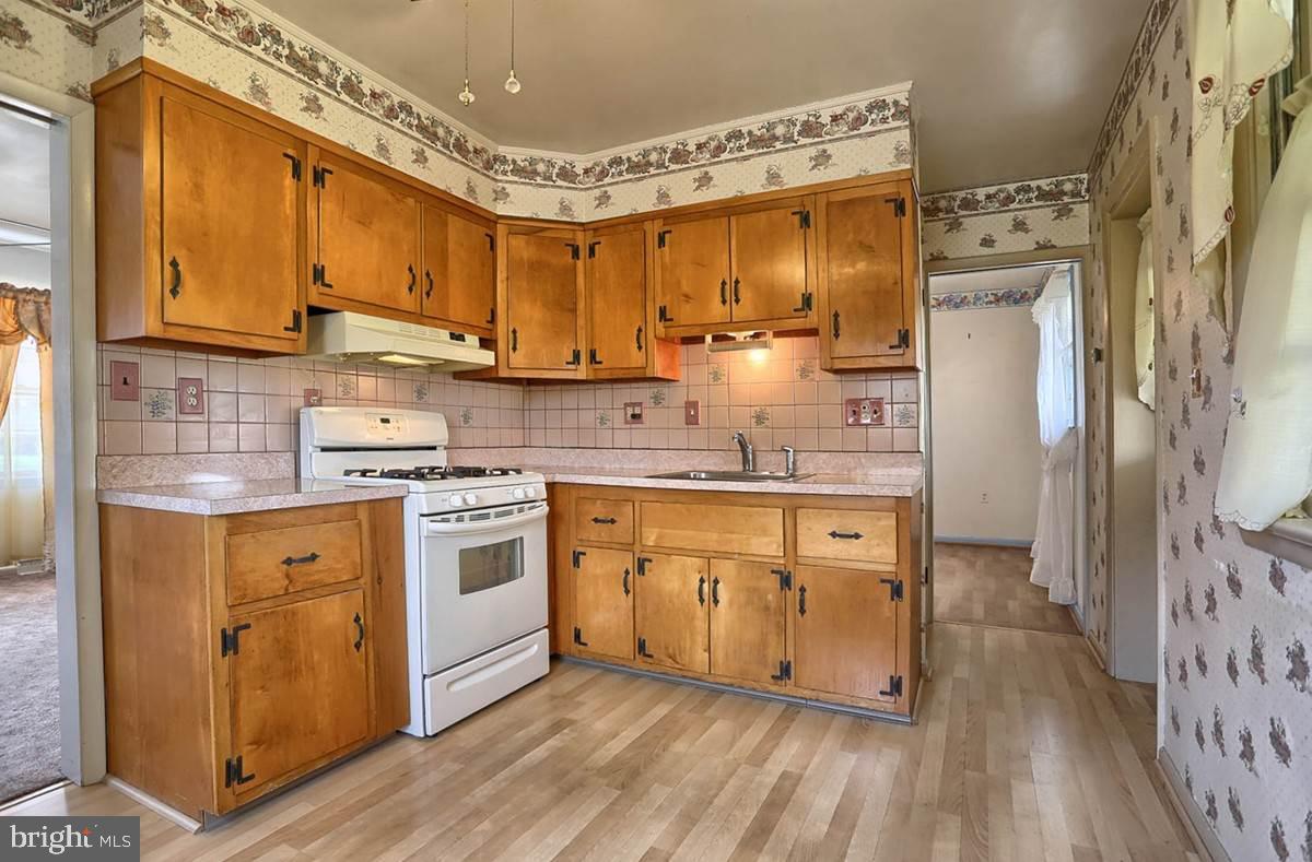 3228 Cloverfield Road Harrisburg, PA 17109 - Photo 7 of 20 Gallery Image 7