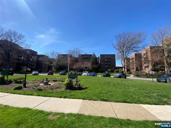 $1,850 | 2329 Hudson Terrace, Unit G2C, Fort Lee, NJ 07024