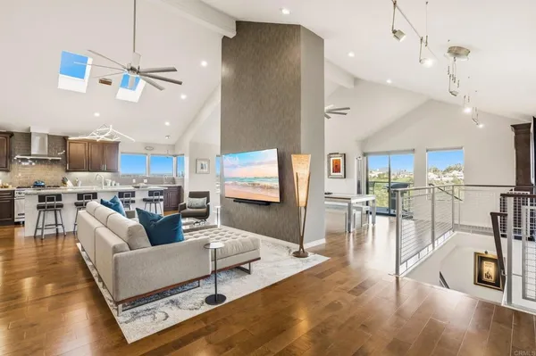 $1,999,000 | 5041 Cliff Place, San Diego, CA 92116