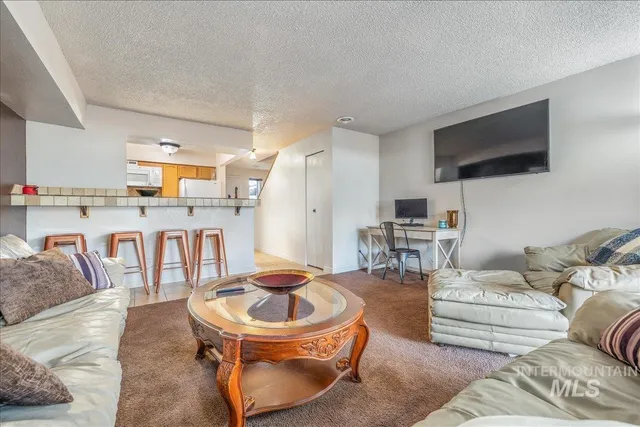 $305,000 | 269 Eagle Glen Lane, Eagle, ID 83616