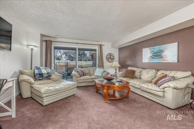 $305,000 | 269 Eagle Glen Lane, Eagle, ID 83616