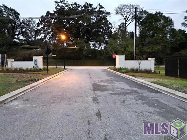 $249,000 | 160 Dutch Manor Drive, Baton Rouge, LA 70810