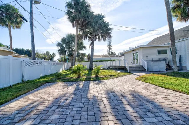 $4,300 | 15565 Gulf Boulevard, Redington Beach, FL 33708