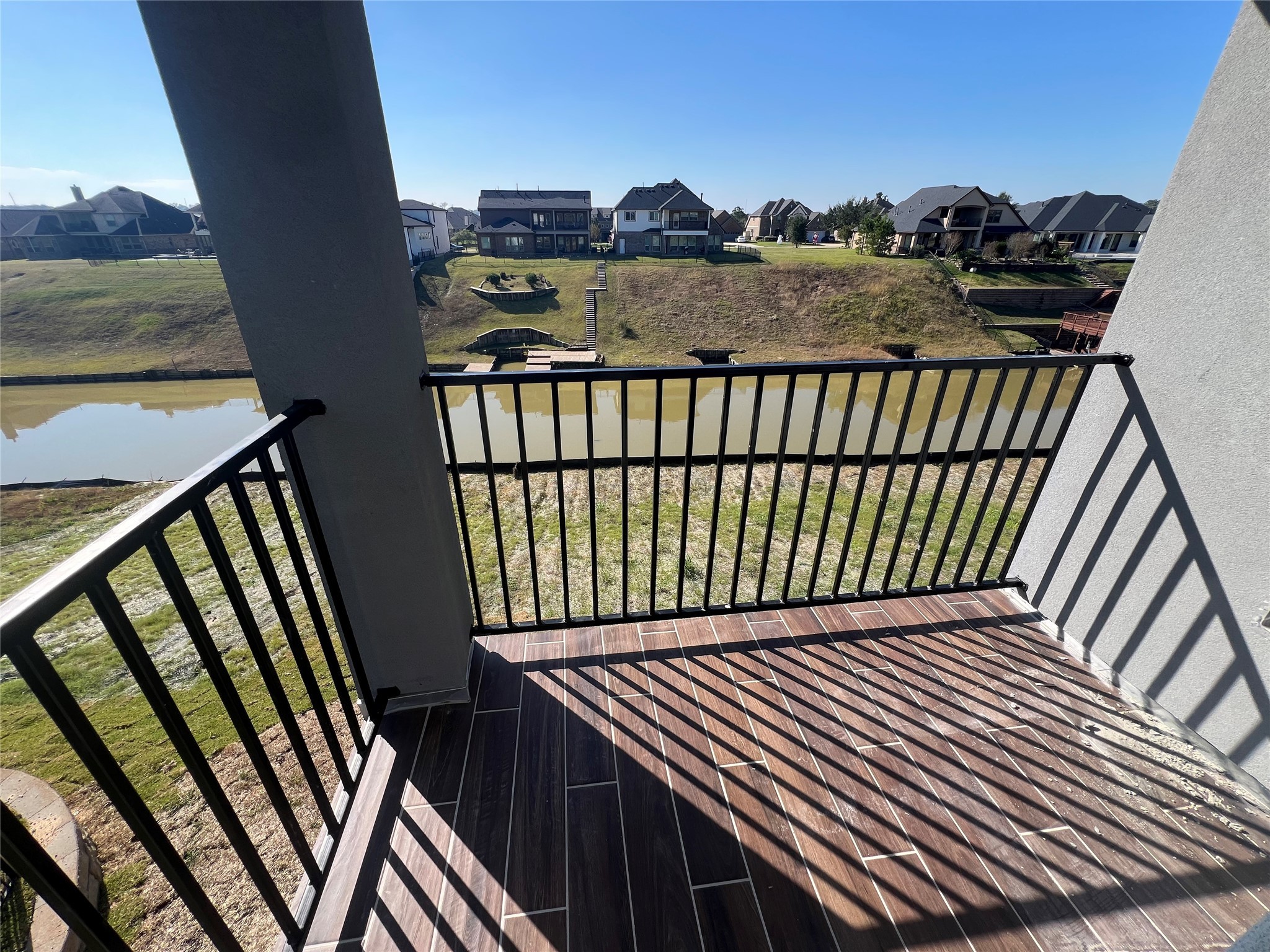136 Peninsula Point Drive Montgomery, TX 77356 - Photo 11 of 36 a view of a balcony with wooden floor
