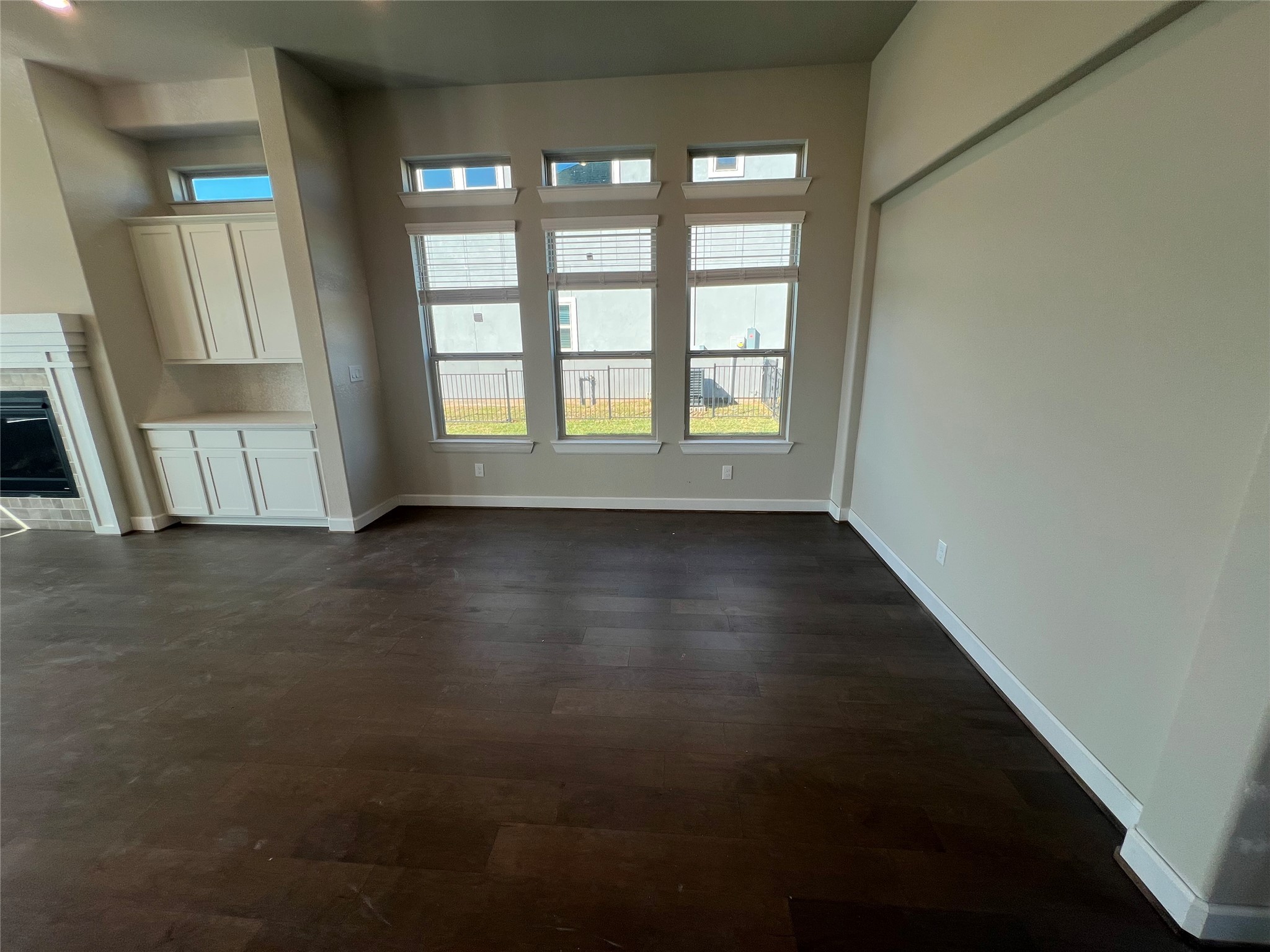 136 Peninsula Point Drive Montgomery, TX 77356 - Photo 4 of 36 an empty room with wooden floor and windows