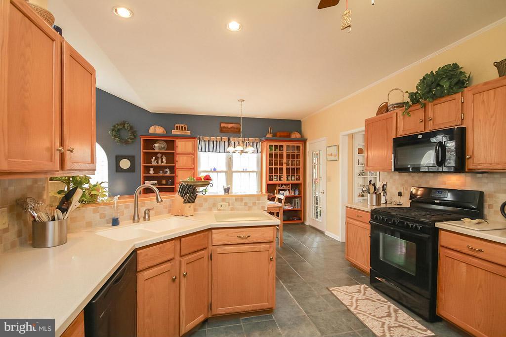 36 Ridge Pointe Lane Fredericksburg, VA 22405 - Photo 6 of 30 Kitchen