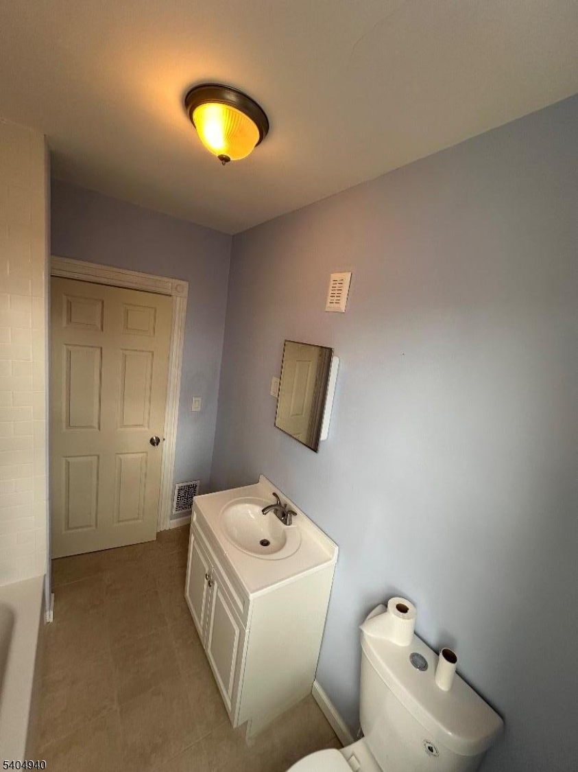956 Lafayette Street Elizabeth, NJ 07201 - Photo 19 of 20 a utility room with dryer and washer