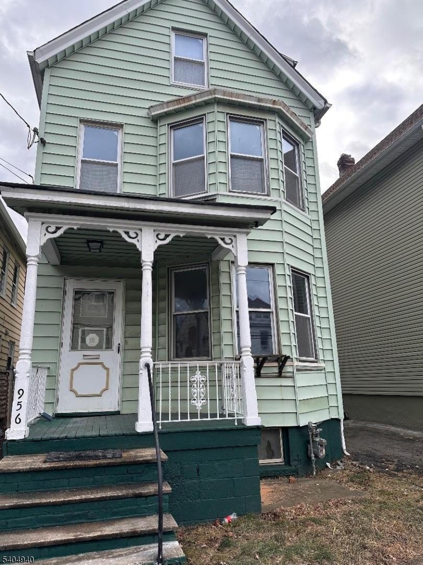 956 Lafayette Street Elizabeth, NJ 07201 - Photo 2 of 20 a front view of a house with a garden