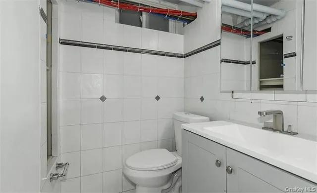 $4,600 | 11 Floyd Place, Unit A, Great Neck, NY 11024