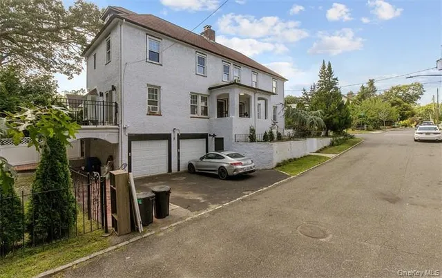 $4,600 | 11 Floyd Place, Unit A, Great Neck, NY 11024