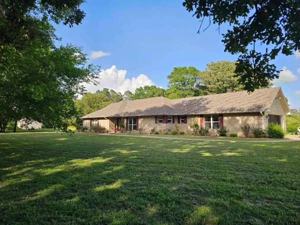 $2,500 | 1316 E Creek, Henderson, TX 75652