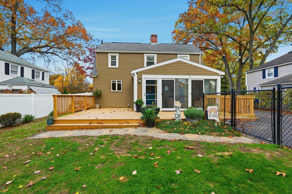 32 Pennsylvania Avenue Springfield, MA 01118 - Photo 33 of 41 a front view of a house with a yard