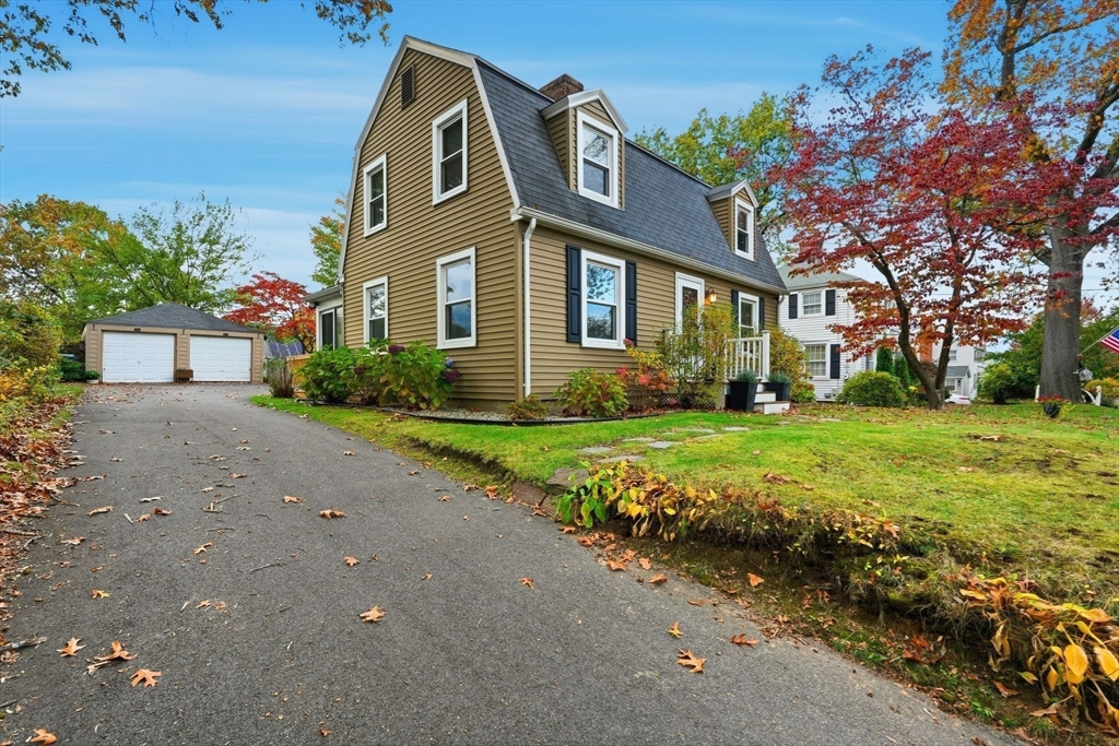 32 Pennsylvania Avenue Springfield, MA 01118 - Photo 5 of 41 a front view of a house with a yard