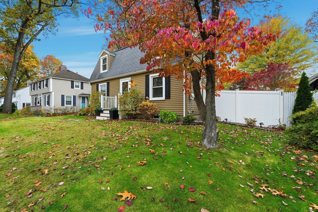 32 Pennsylvania Avenue Springfield, MA 01118 - Photo 6 of 41 a front view of a house with garden