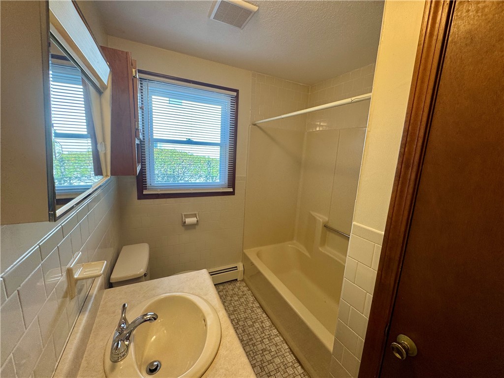 135 Rounds Avenue East Providence, RI 02915 - Photo 11 of 19