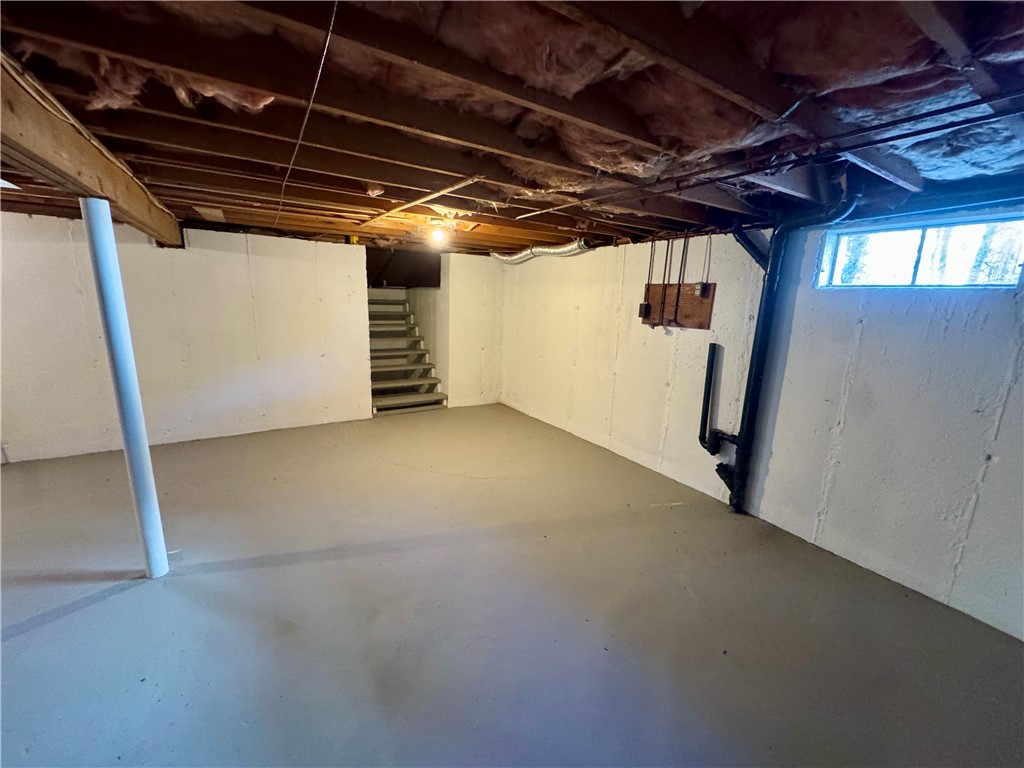 135 Rounds Avenue East Providence, RI 02915 - Photo 17 of 19