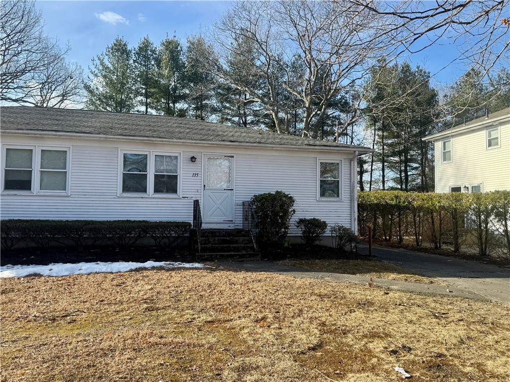 135 Rounds Avenue East Providence, RI 02915 - Photo 2 of 19