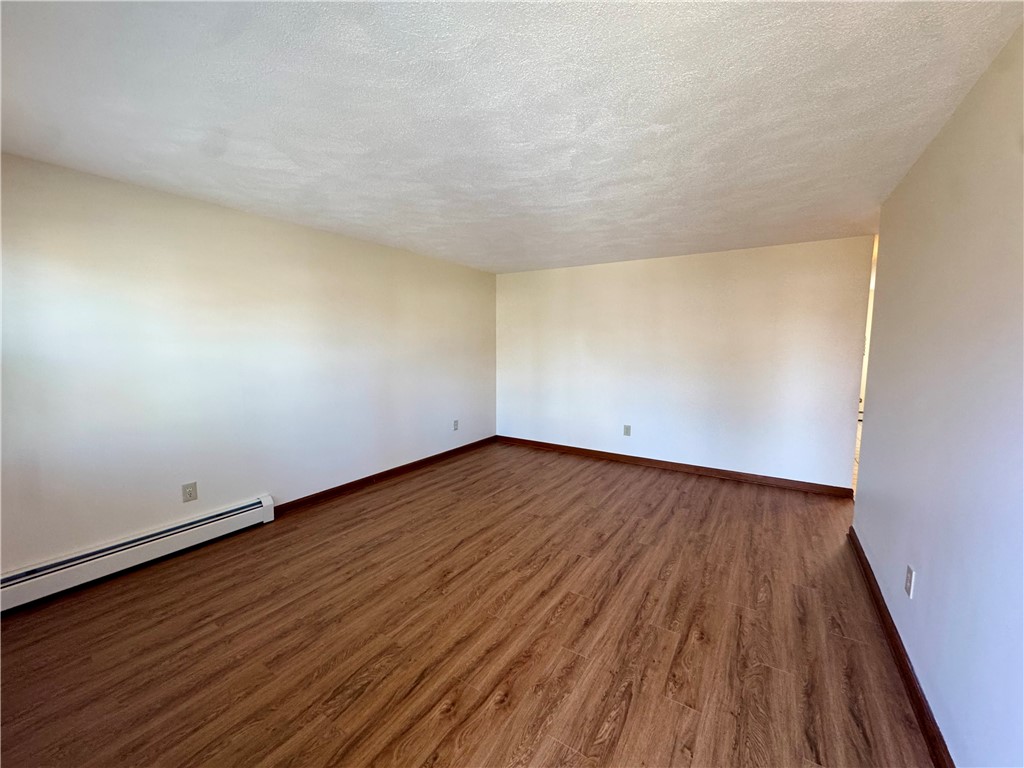 135 Rounds Avenue East Providence, RI 02915 - Photo 4 of 19